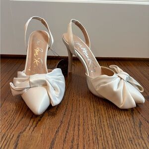 Chic Cream Slingback Heels with Bow